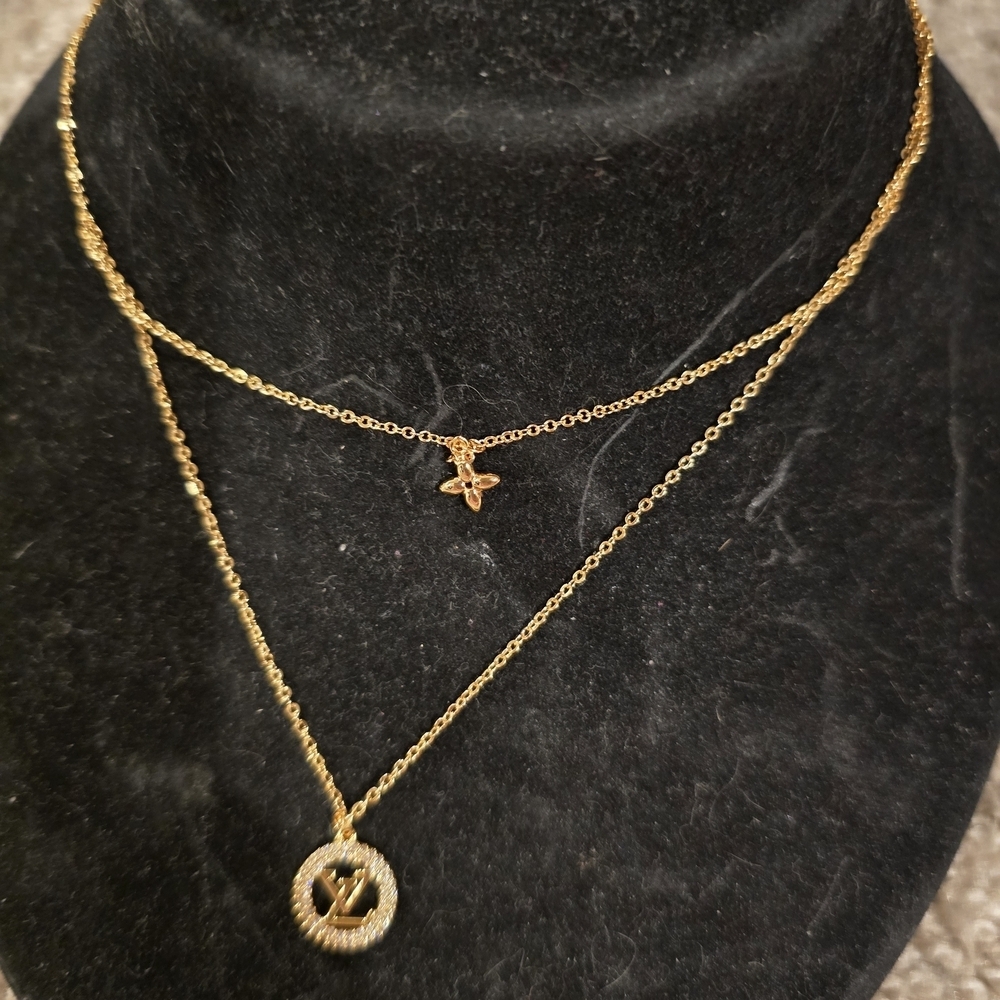 Elegant Gold Layered Necklace
